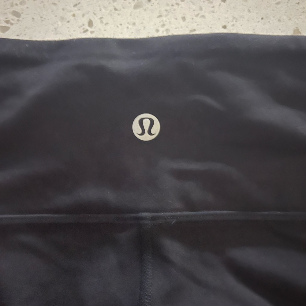 Lululemon on split hem flare
Size 4
